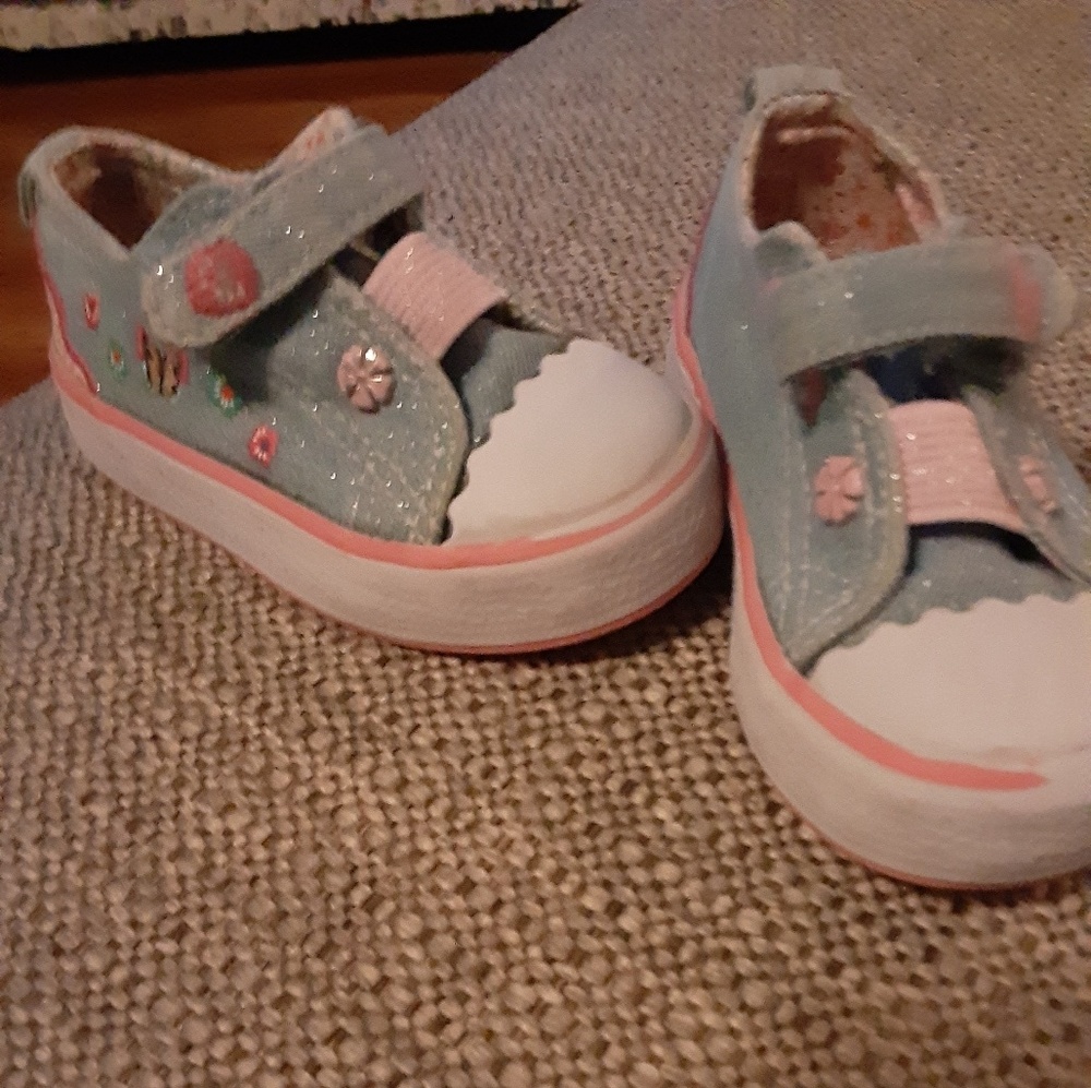Gray baby shows
